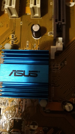 materinska-plata-asus-k8n-green-procesor-kuler-big-1