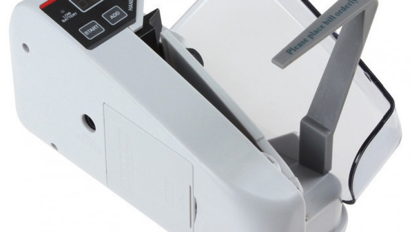 mini-masinka-dlia-sceta-deneg-s-detektorom-big-2