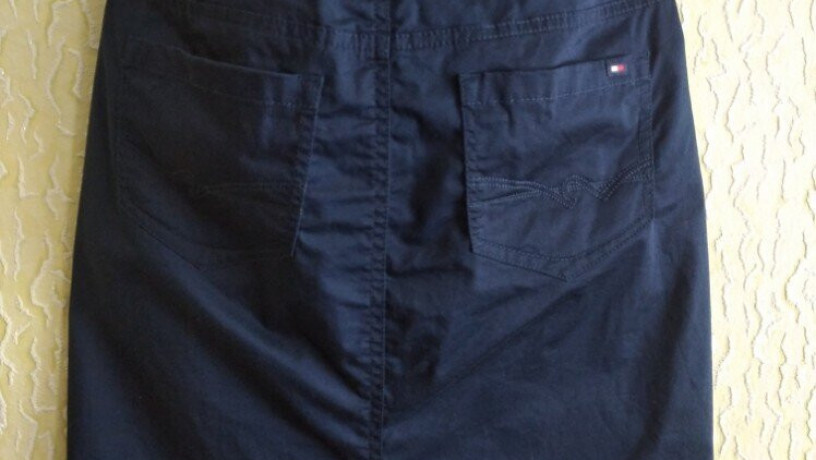spidnicia-kotonova-temno-sinia-r8-tommy-hilfiger-big-1