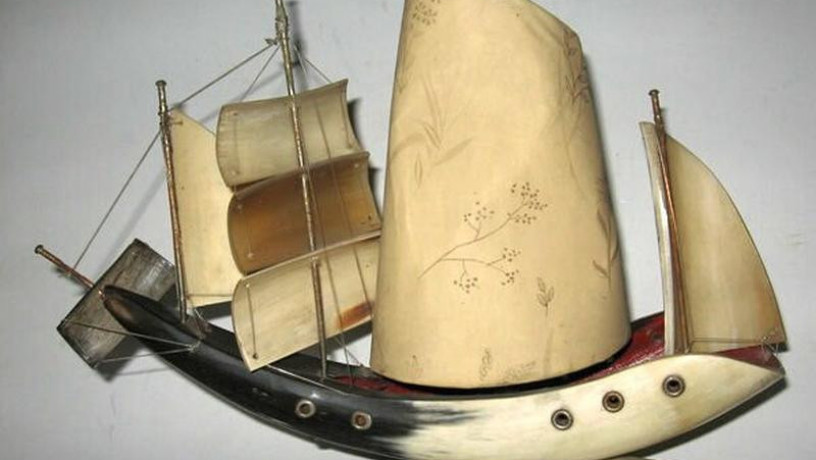 svetilnik-izgotovlen-iz-roga-big-1
