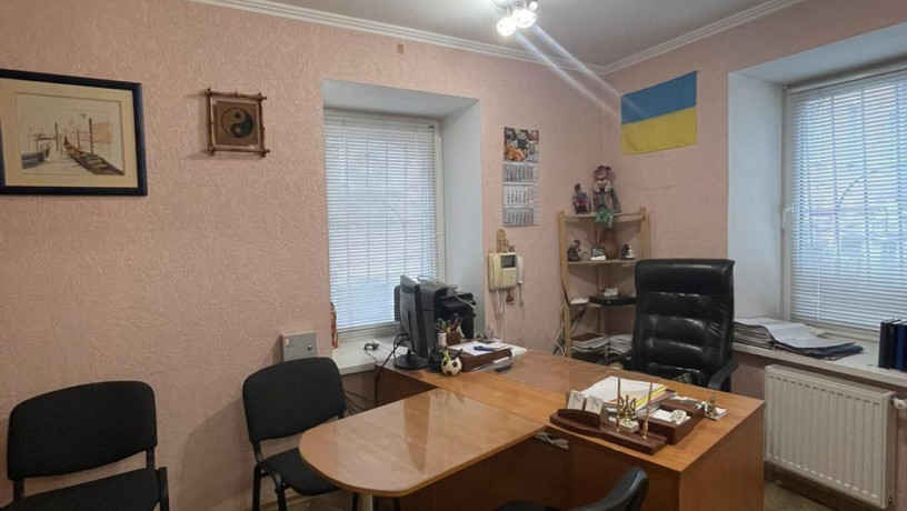 prodam-3-kimnatnii-kvartiru-v-centri-big-6