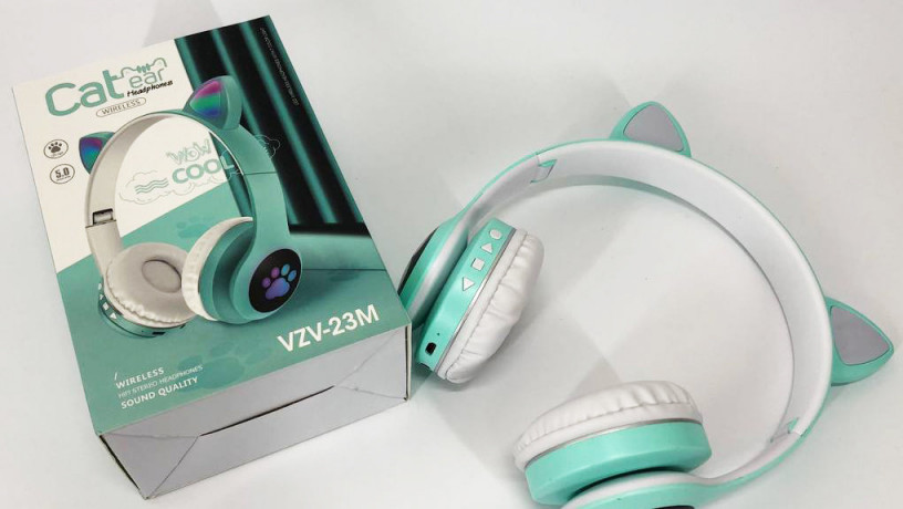 bezdrotovi-navusniki-z-kotiacimi-vuskami-ta-rgb-cat-vzv-23m-zeleni-big-1