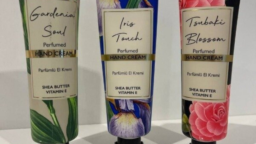parfumovanii-krem-dlia-ruk-thalia-kvituca-kameliia-60-ml-big-0