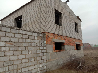 Продам дом коробка 200 м.кв. 10 сот. Березановка, ул.Конноспортивная