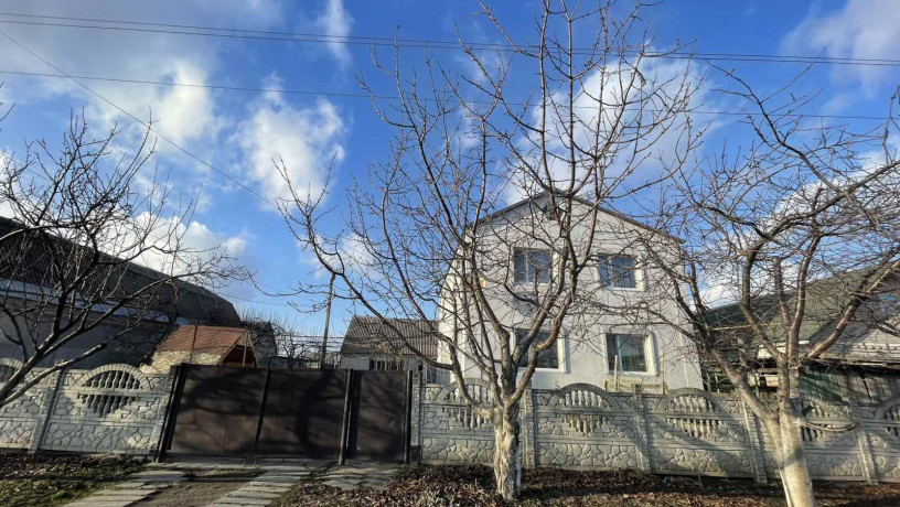 proponuiu-kupiti-budinok-v-seli-meziric-big-0