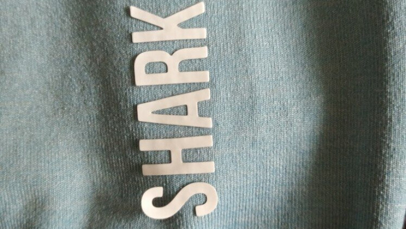 sportivnii-topukorocenii-plotnii-reglan-na-sport-rm-gymshark-banglades-big-3