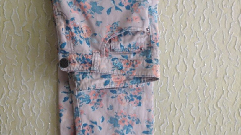bezevi-v-kvitax-dzinsi-r38-40-outfit-big-1