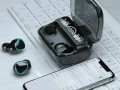 besprovodnye-bluetooth-nausniki-s-mikrofonom-i-dok-stanciei-keisom-small-1