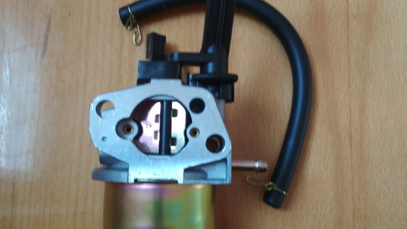 karbiurator-na-benzinovii-generator-2-35-kvt-ta-dviguniv-168f170f-big-2