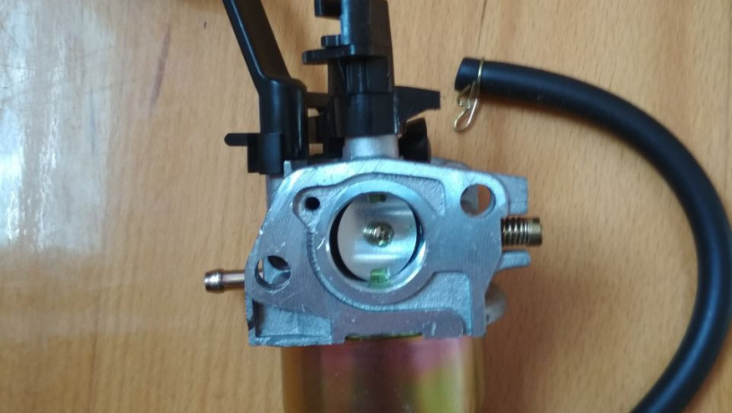 karbiurator-na-benzinovii-generator-2-35-kvt-ta-dviguniv-168f170f-big-3