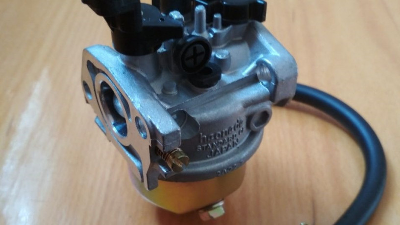 karbiurator-na-benzinovii-generator-2-35-kvt-ta-dviguniv-168f170f-big-0