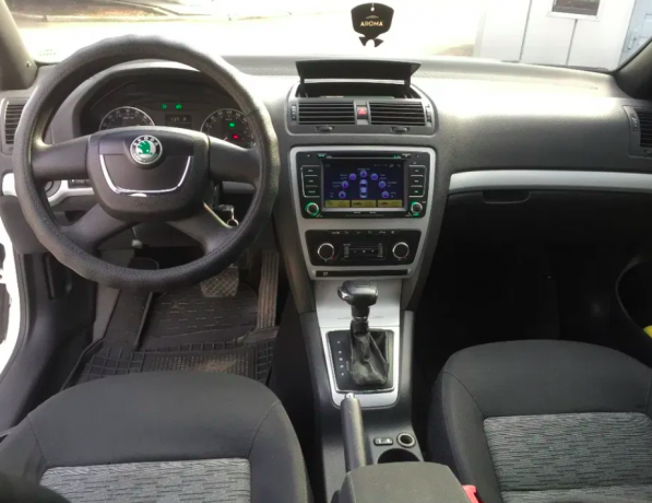 skoda-oktaviia-a5-2011g-20-tdi-big-3