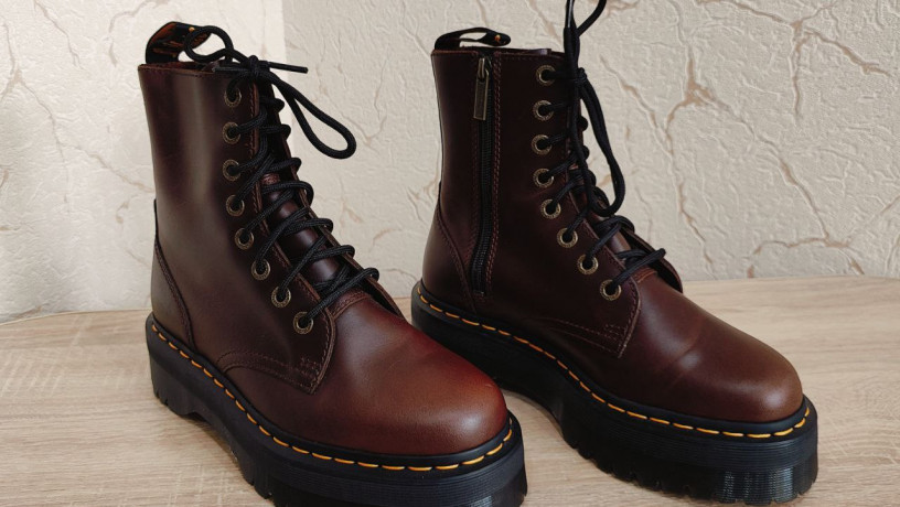 botinki-dr-martens-vegan-jadon-ii-cherry-red-oxford-rub-off-39r27-sm-big-0