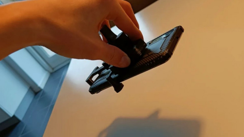 gravity-phone-holder-avtotrimac-dlia-telefona-big-3