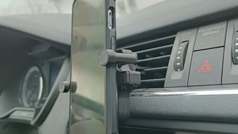 gravity-phone-holder-avtotrimac-dlia-telefona-big-4