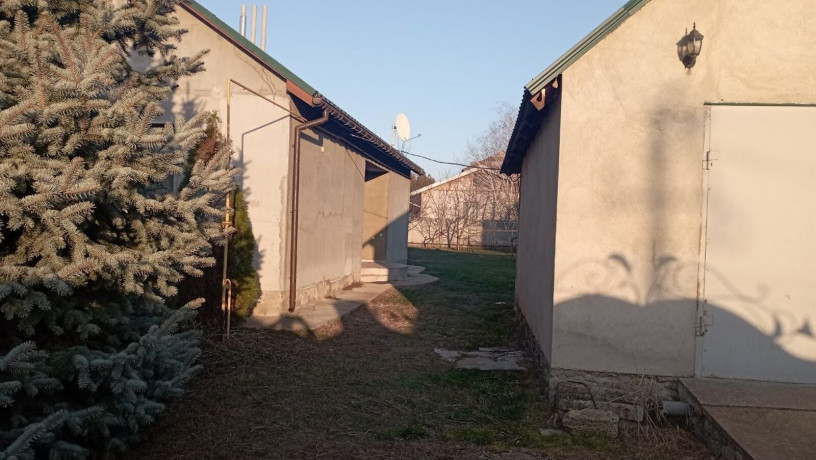 prodaz-1-poverxovogo-budinku-z-garazem-i-diliankoiu-na-10-sotok-v-m-bastanka-big-4