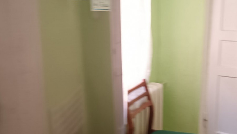 zdam-kimnatu-dlia-xlopcia-gagarina-tupik-1-tramvaiu-komunalni-vkliuceni-big-1