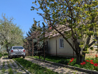 Продаж 2 поверхового будинку з балконом