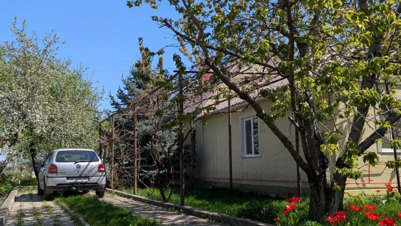prodaz-2-poverxovogo-budinku-z-balkonom-big-0