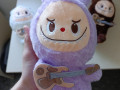 miaka-igraska-monstr-labubu-pop-mart-small-1