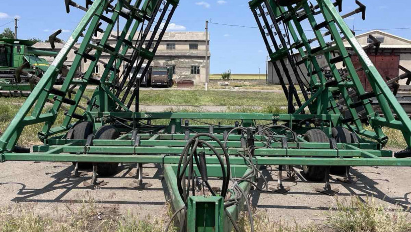 kultivator-john-deere-960-big-0