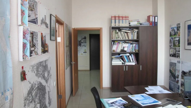 zdam-ofis-60-mkv-kut-prlesi-ukrayinki-ta-vul-nadiyi-aleksjejenko-big-0