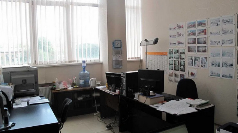 zdam-ofis-60-mkv-kut-prlesi-ukrayinki-ta-vul-nadiyi-aleksjejenko-big-1