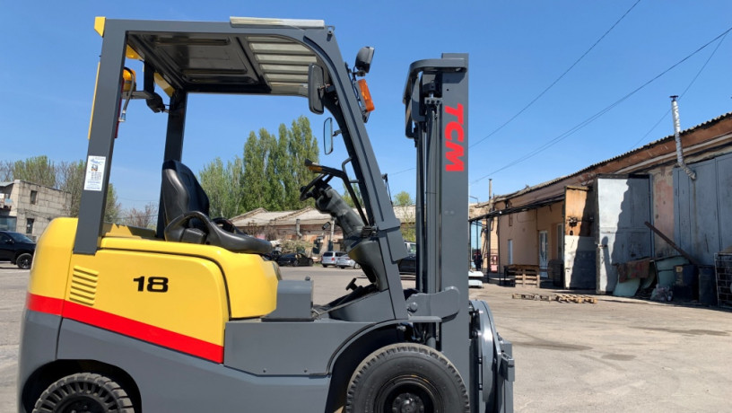 dizelnyi-avtopogruzcik-tcm-nissan-s-rotatorom-kabinoi-i-peckoi-big-1