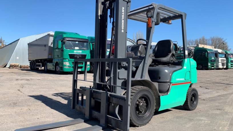 navantazuvac-mitsubishi-z-pickoiu-ta-bicnim-zsuvom-model-fge20t-big-1