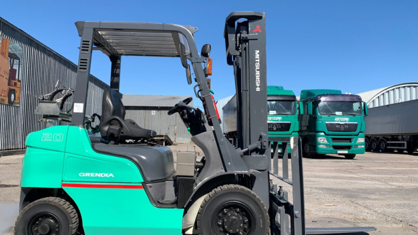 navantazuvac-mitsubishi-z-pickoiu-ta-bicnim-zsuvom-model-fge20t-big-3