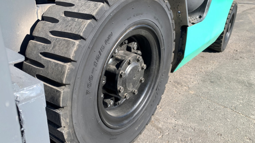 navantazuvac-mitsubishi-z-pickoiu-ta-bicnim-zsuvom-model-fge20t-big-6
