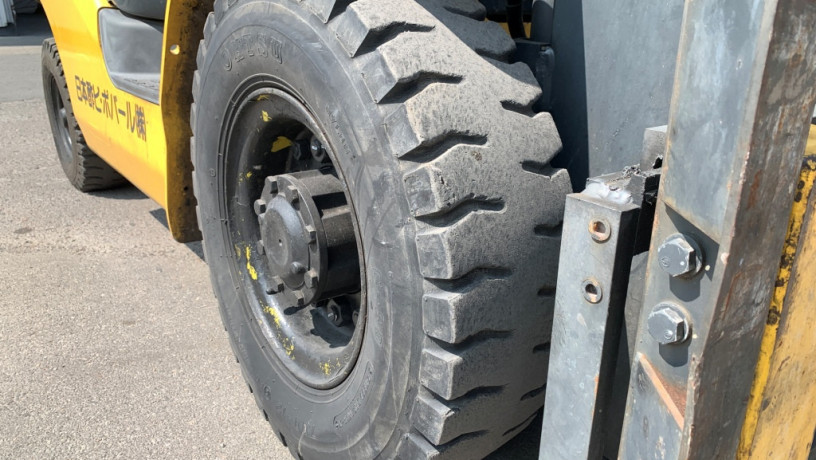 navantazuvac-komatsu-z-bicnim-zsuvom-ta-shhogloiu-45-metri-big-5