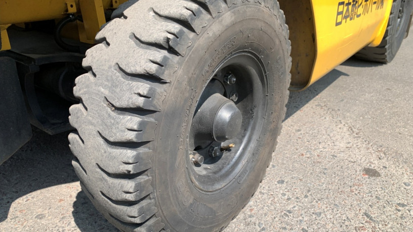navantazuvac-komatsu-z-bicnim-zsuvom-ta-shhogloiu-45-metri-big-4