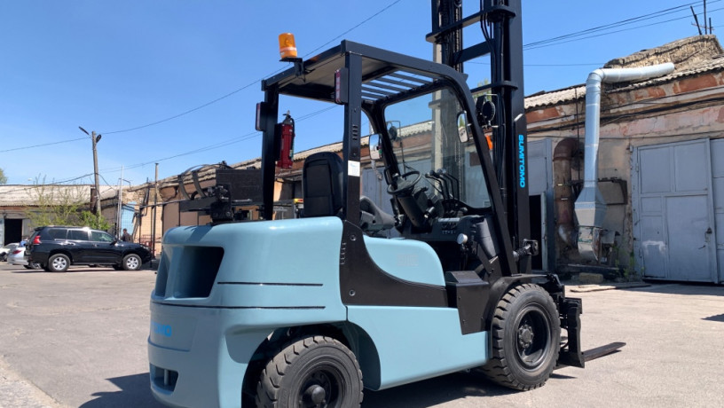navantazuvac-sumitomo-mazda-na-35-tonni-ta-shhogloiu-5-metriv-big-2