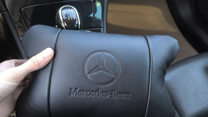 nabor-kozannyx-podusek-mercedes-benz-brelok-v-podarokpoduska-na-podgolovnik-big-2