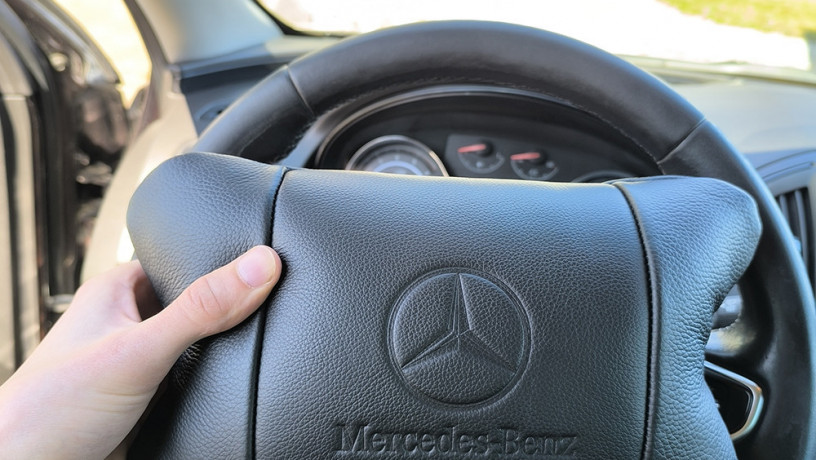 nabor-kozannyx-podusek-mercedes-benz-brelok-v-podarokpoduska-na-podgolovnik-big-3