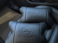 nabor-avtopodusek-skoda-iz-naturalnoi-kozi-brelokavtopoduska-na-podgolovnik-small-4