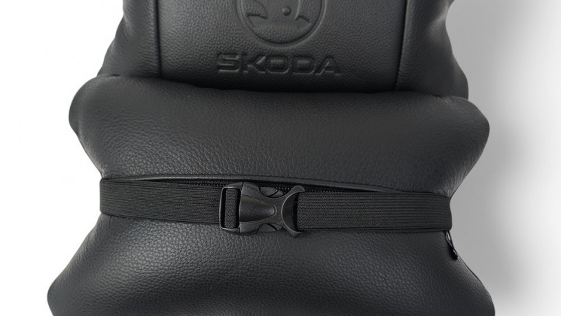 nabor-avtopodusek-skoda-iz-naturalnoi-kozi-brelokavtopoduska-na-podgolovnik-big-5