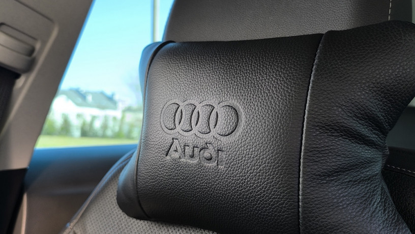 nabor-kozanyx-podusek-audi-brelok-v-podarok-poduski-na-podgolovnik-v-avto-big-3