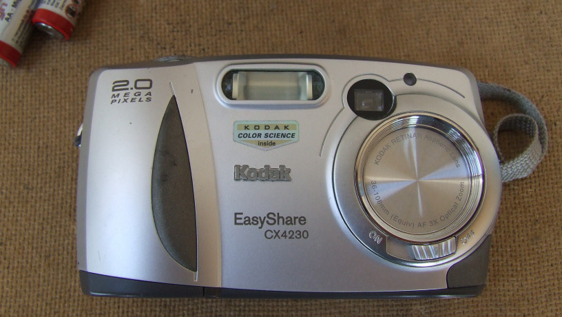 fotik-kodak-eisisgare-sx4230-na-2-megapikselia-6kratnyi-zum-s-cexlom-big-0
