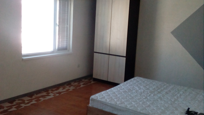 arenda-odnokomnatnoi-dvuxurovnevoi-kvartiry-v-centre-big-1