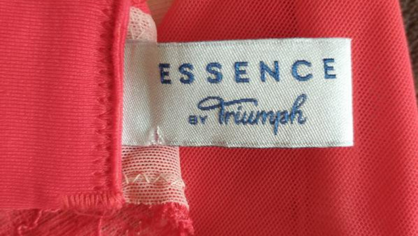 sikarnii-iaskravii-kruzevnii-biustgalter-rm-essence-by-triumph-big-4