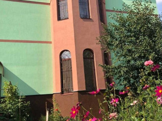 Продам. Будинок 280 м.кв., 5.5 соток, район Гагаріна, вул.Аеродромна