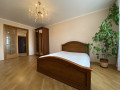 bez-prodaz-2-kimnatnoyi-kvartiri-79-m2-vul-sribnokilska-24-m-osokorki-kiyiv-small-1