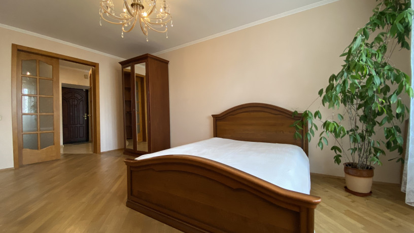 bez-prodaz-2-kimnatnoyi-kvartiri-79-m2-vul-sribnokilska-24-m-osokorki-kiyiv-big-1