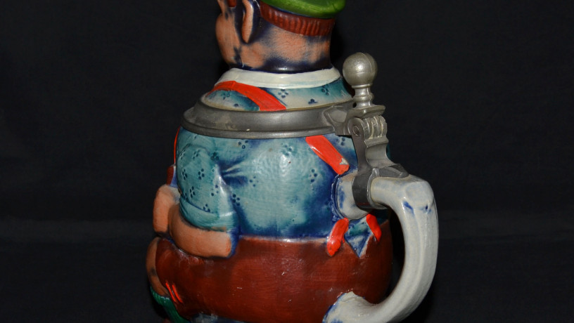 gerzit-nemeckaia-figurnaia-pivnaia-kruzka-muzcina-igraiushhii-na-akkordeone-big-1