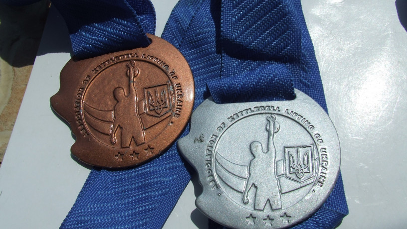 medal-zolotaia-i-serebrianaia-ves-133-gr-diametr-7-sm-big-1