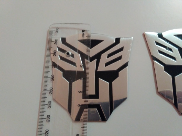 nakleika-na-avto-avtobot-aliuminievaia-transformer-big-4