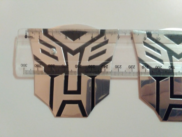 nakleika-na-avto-avtobot-aliuminievaia-transformer-big-3
