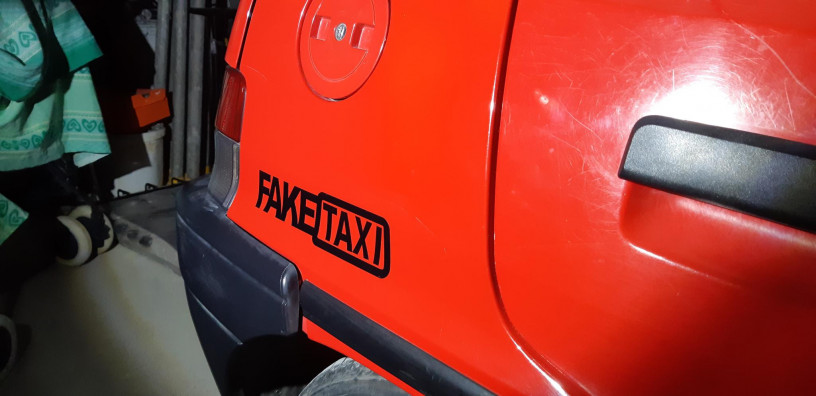 nakleiki-na-avtomobil-faketaxi-cernaia-krasnaia-belaia-zeltaia-svetootrazaiushhaia-big-3